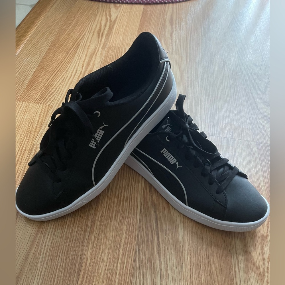 Women’s Puma Soft Foam shoe - Size 10